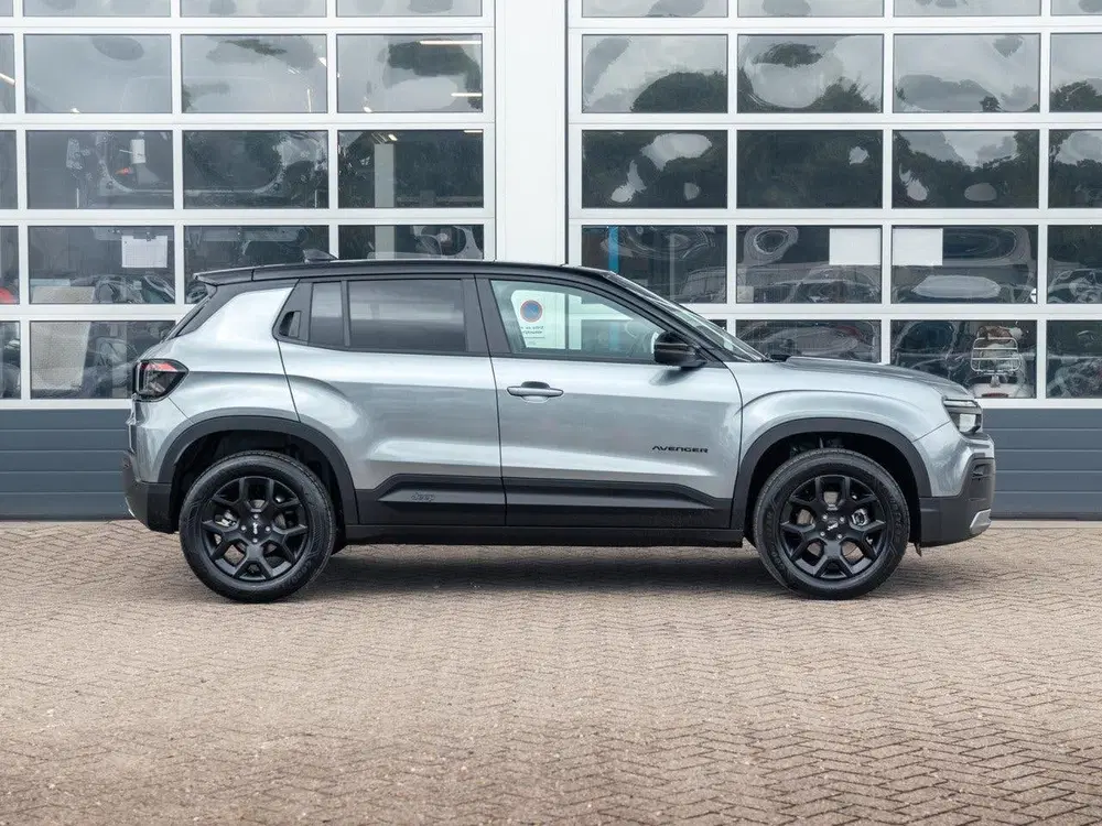 Jeep Avenger 1.2 e-Hybrid Black Edition uit 2026, foto 6