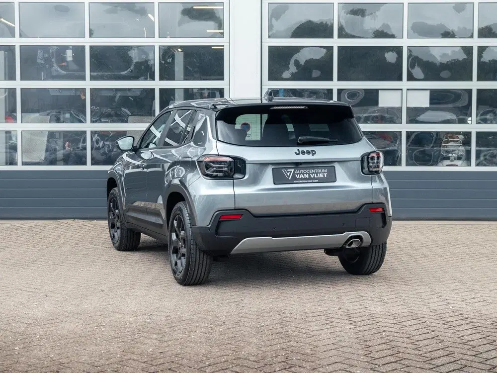 Jeep Avenger 1.2 e-Hybrid Black Edition uit 2026, foto 9