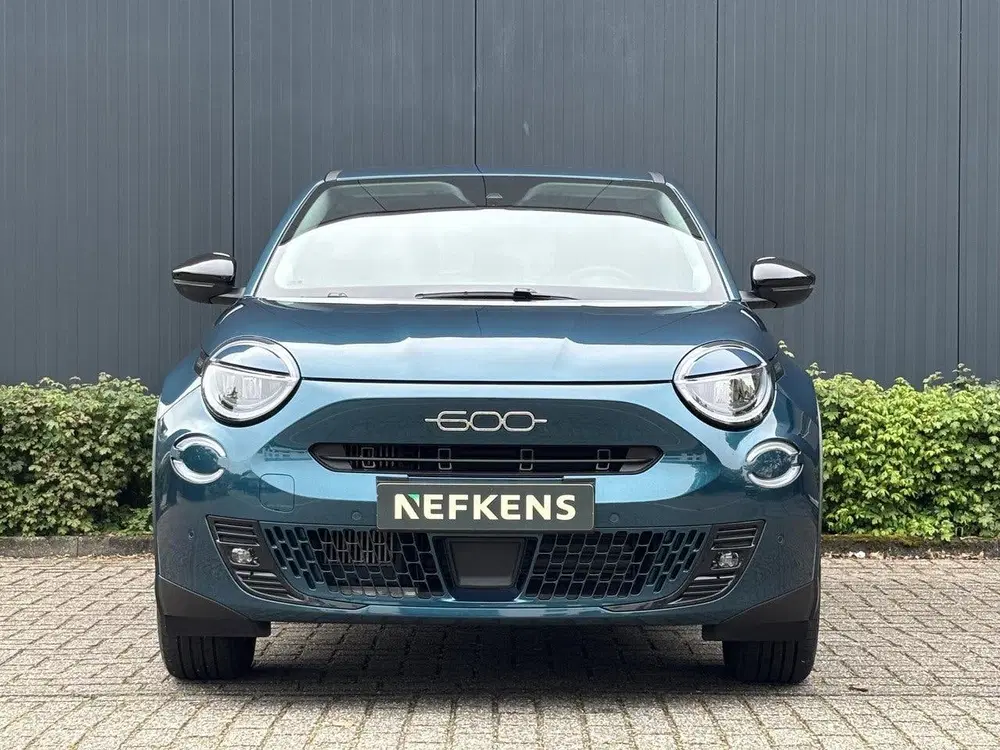 Fiat 600 110pk Hybrid Urban Automaat uit 2025, foto 2