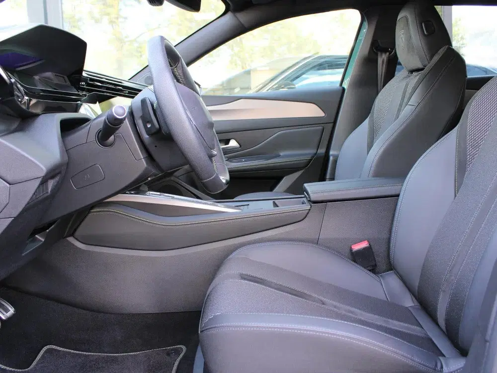 Peugeot 308 SW 1.2 Hybrid 136 e-DCS6 GT uit 2024, foto 13