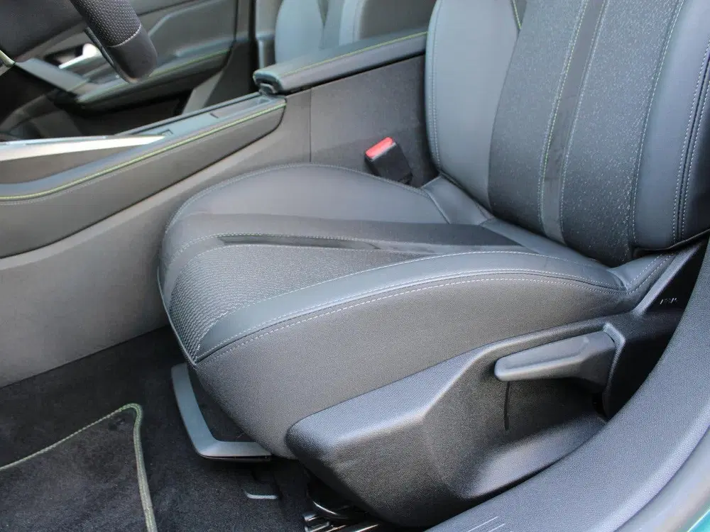 Peugeot 308 SW 1.2 Hybrid 136 e-DCS6 GT uit 2024, foto 14