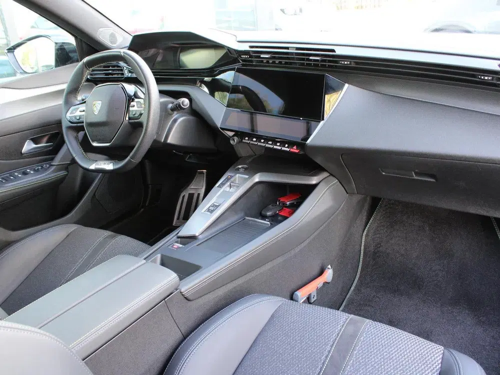 Peugeot 308 SW 1.2 Hybrid 136 e-DCS6 GT uit 2024, foto 3