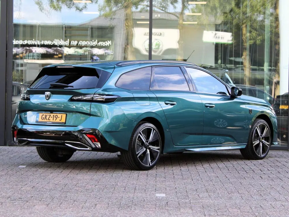 Peugeot 308 SW 1.2 Hybrid 136 e-DCS6 GT uit 2024, foto 6
