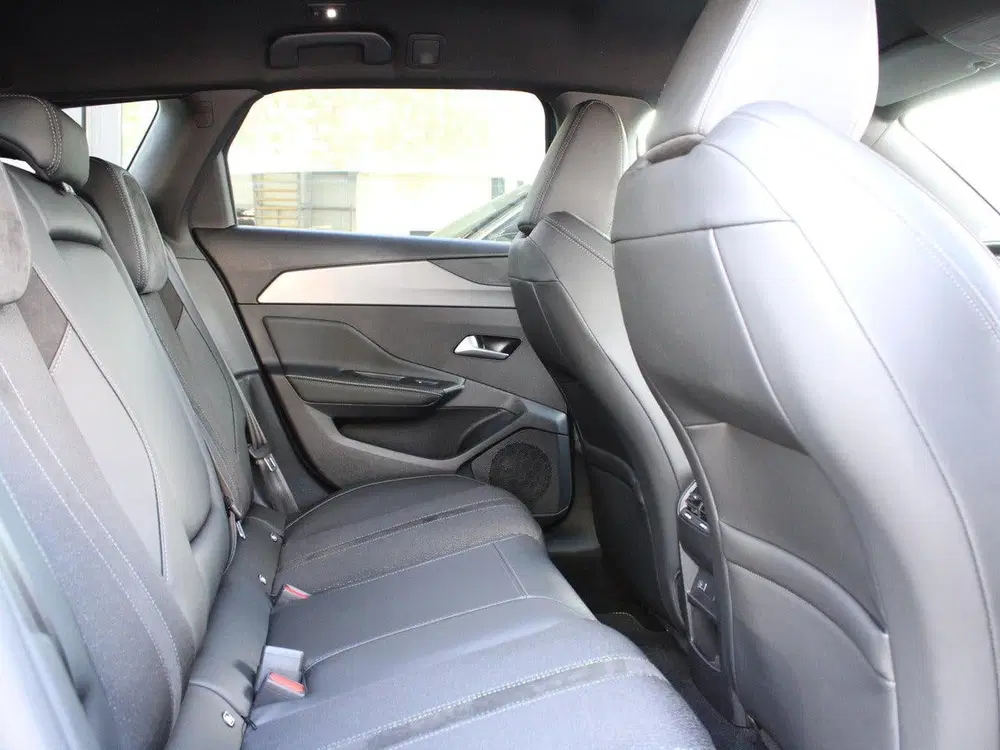 Peugeot 308 SW 1.2 Hybrid 136 e-DCS6 GT uit 2024, foto 9