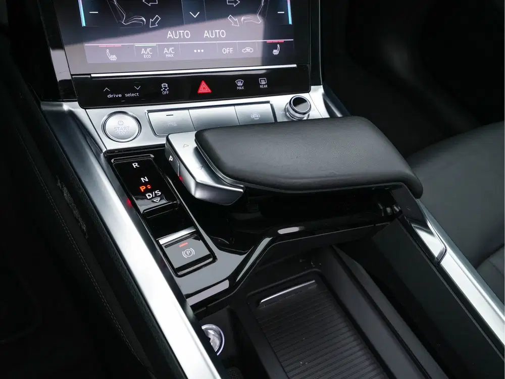 Audi e-tron 50 Quattro Advanced [ 3-Fase-11kW ]{ SoH-1 uit 2019, foto 14