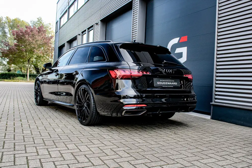 Audi A4 40 TFSI S edition Competition uit 2023, foto 13