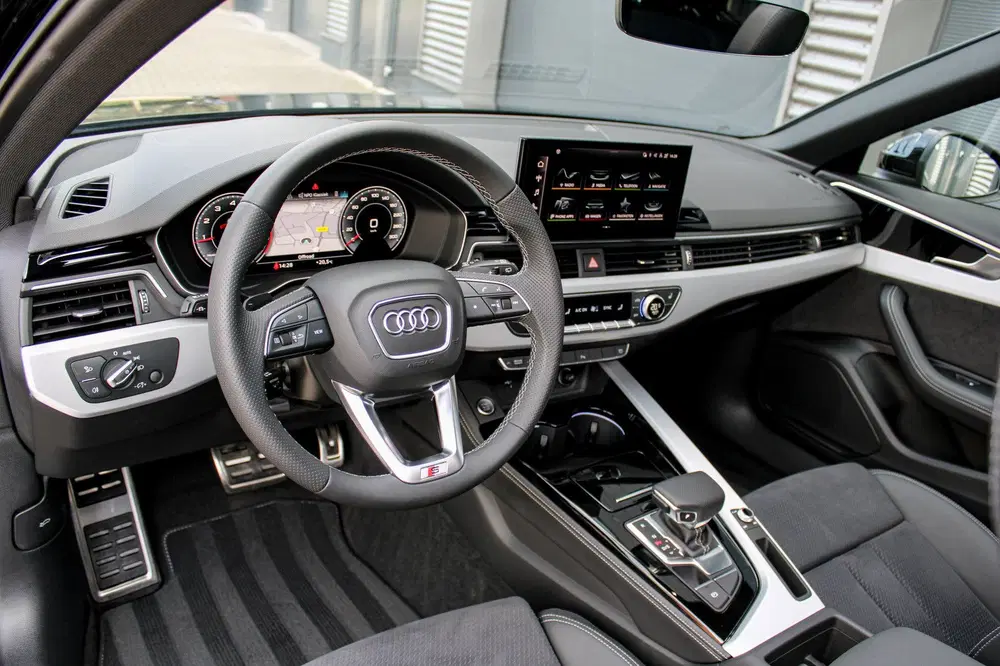 Audi A4 40 TFSI S edition Competition uit 2023, foto 3