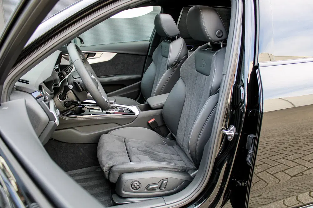 Audi A4 40 TFSI S edition Competition uit 2023, foto 4