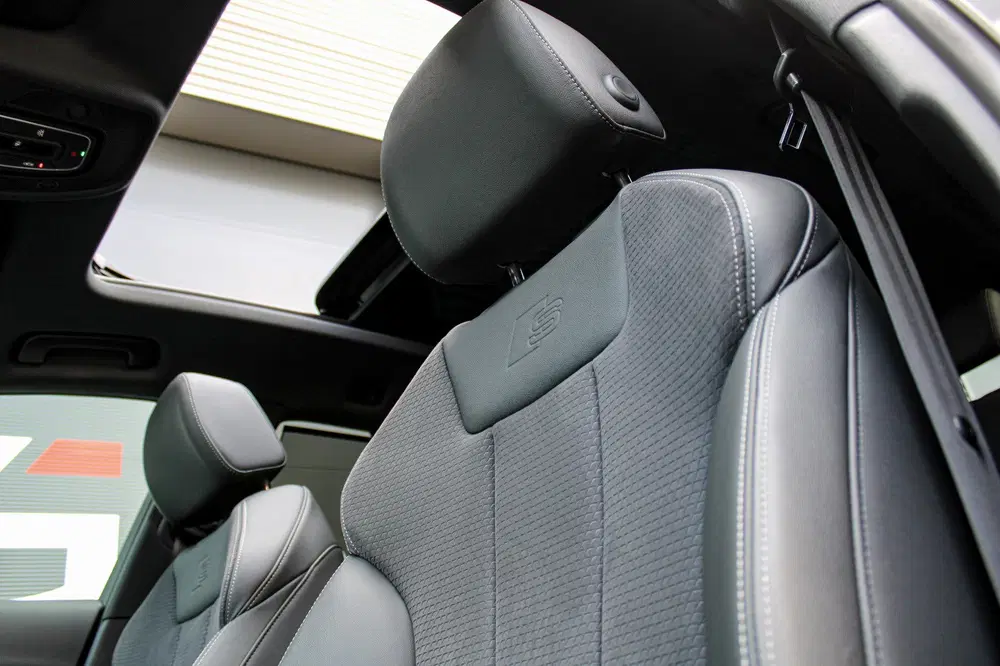 Audi A4 40 TFSI S edition Competition uit 2023, foto 5