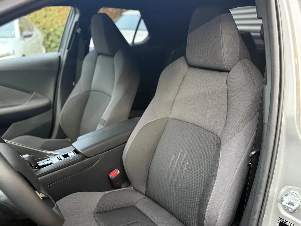 Toyota C-HR 1.8 Hybrid 140 Dynamic l Bi-Tone l Navi Gr uit 2025, foto 7