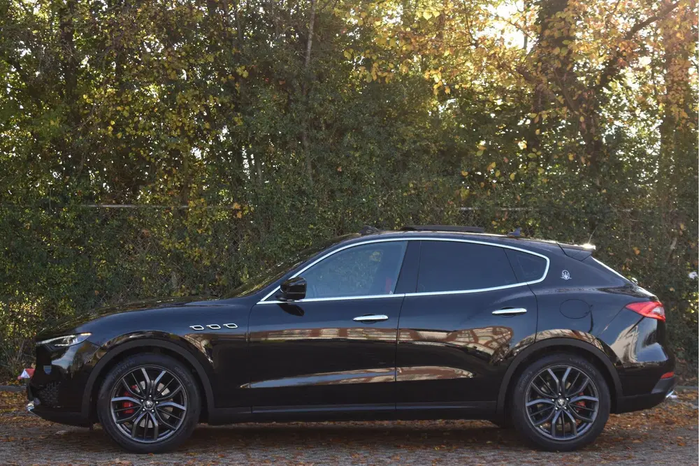 Maserati Levante 3.0 V6 AWD GranLusso 350 pk Facelift Drive uit 2019, foto 3