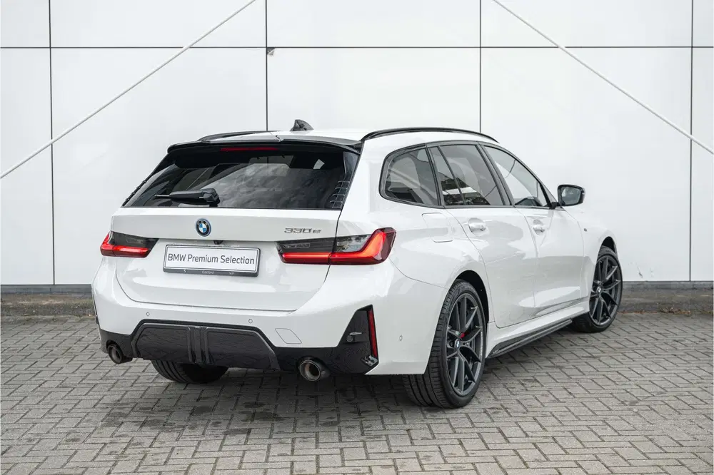 BMW 3-serie 330e M Sport Automaat uit 2025, foto 2