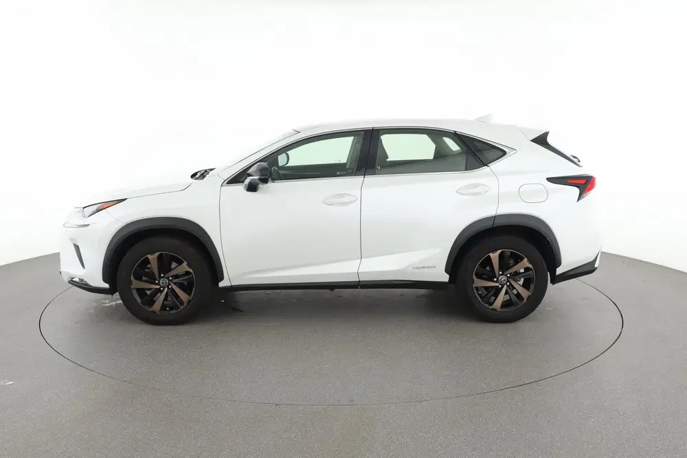 Lexus NX 300h AWD First Edition uit 2019, foto 3