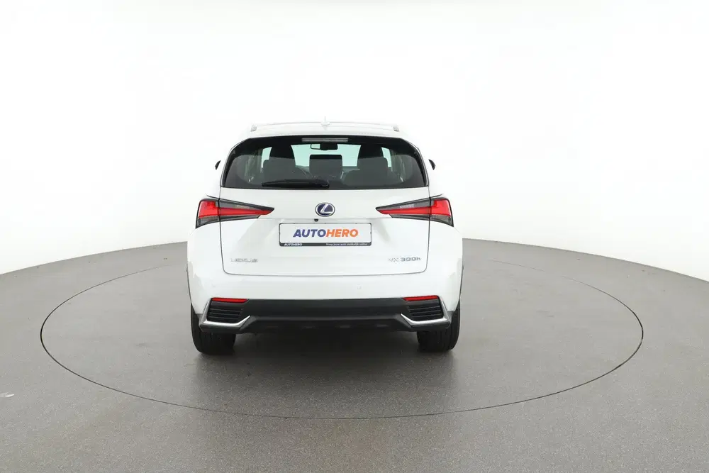 Lexus NX 300h AWD First Edition uit 2019, foto 5