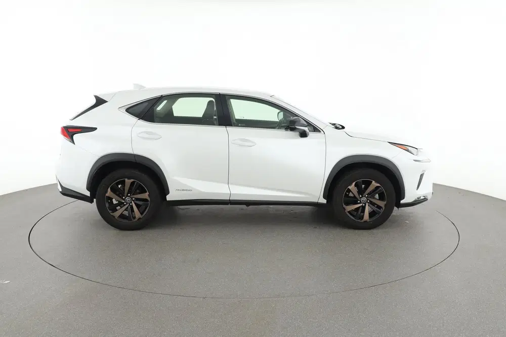 Lexus NX 300h AWD First Edition uit 2019, foto 7