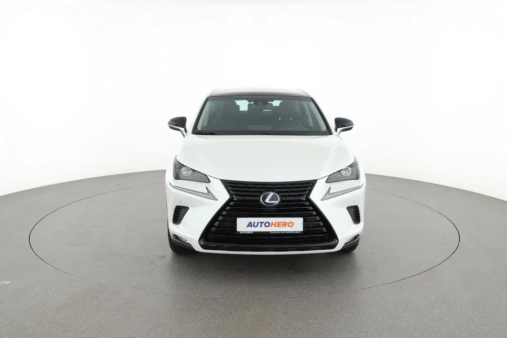Lexus NX 300h AWD First Edition uit 2019, foto 9