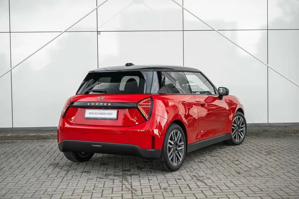 Mini Hatchback Cooper E uit 2024, foto 2