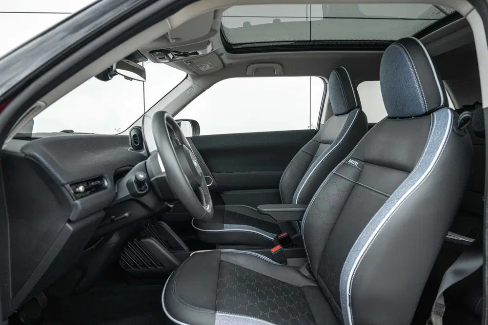 Mini Hatchback Cooper E uit 2024, foto 4