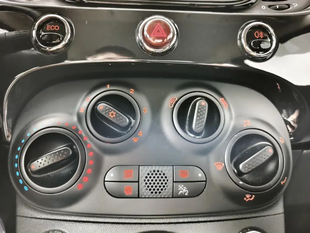 Fiat 500 0.9 TwinAir Turbo Young uit 2020, foto 12