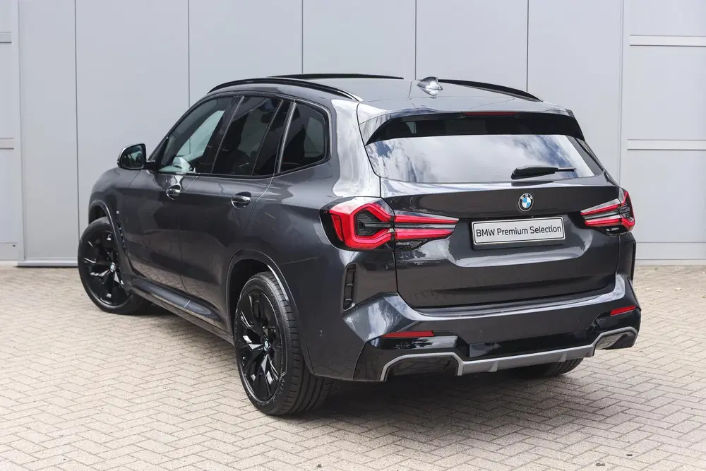 BMW iX3 High Executive uit 2024, foto 2