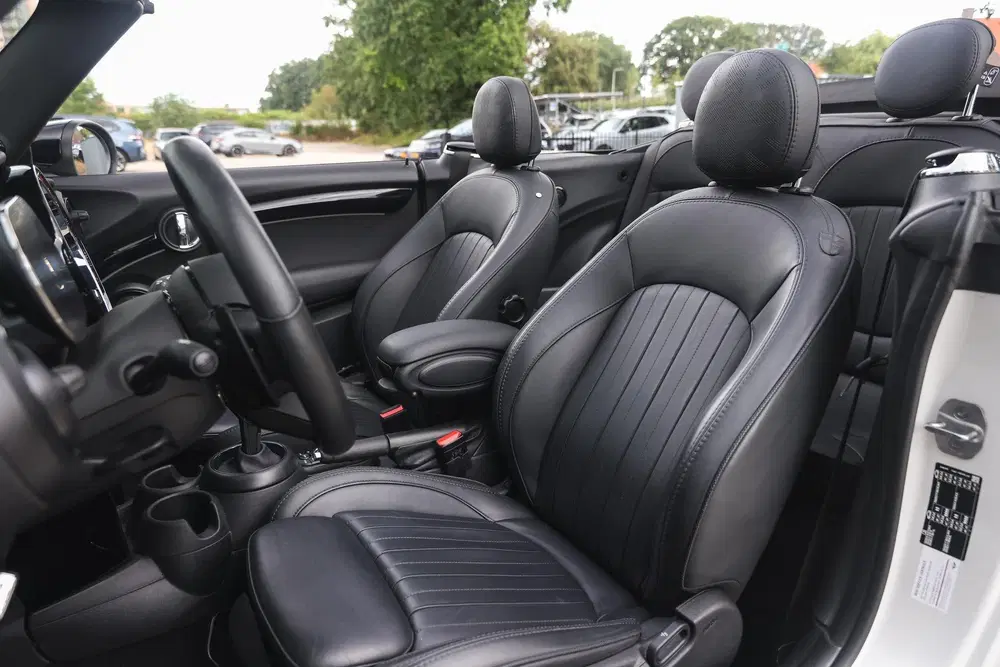 Mini Cabrio Cooper S JCW Rockingham GT Automaat uit 2023, foto 11
