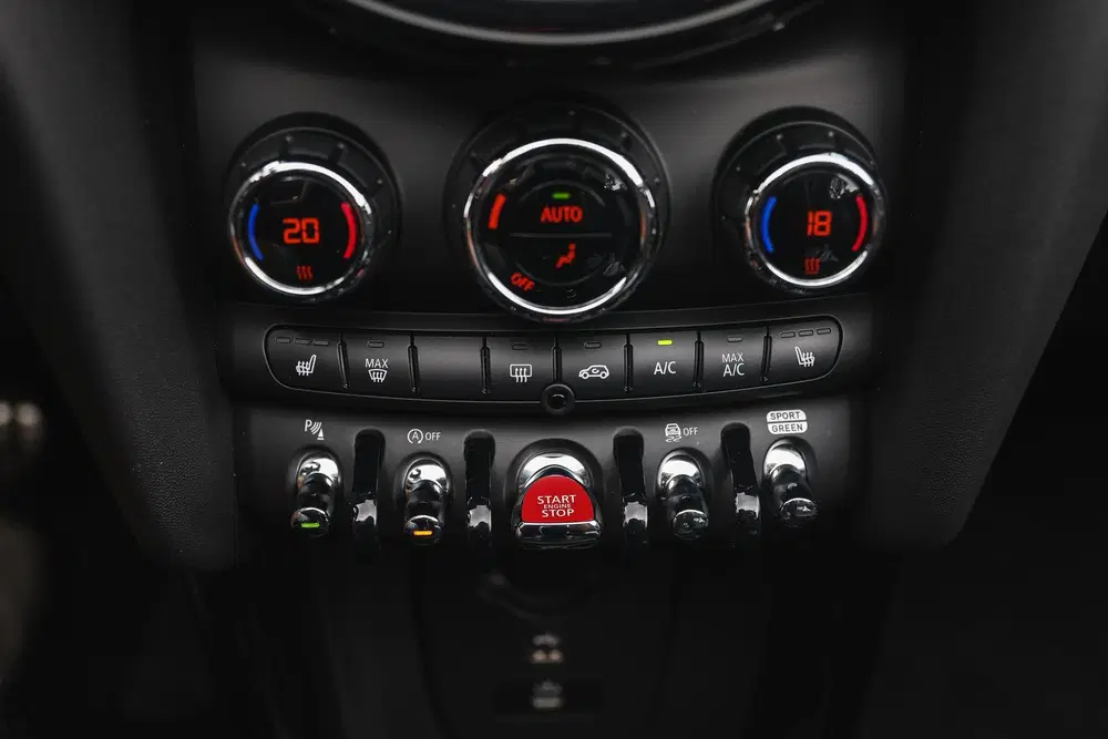 Mini Cabrio Cooper S JCW Rockingham GT Automaat uit 2023, foto 14