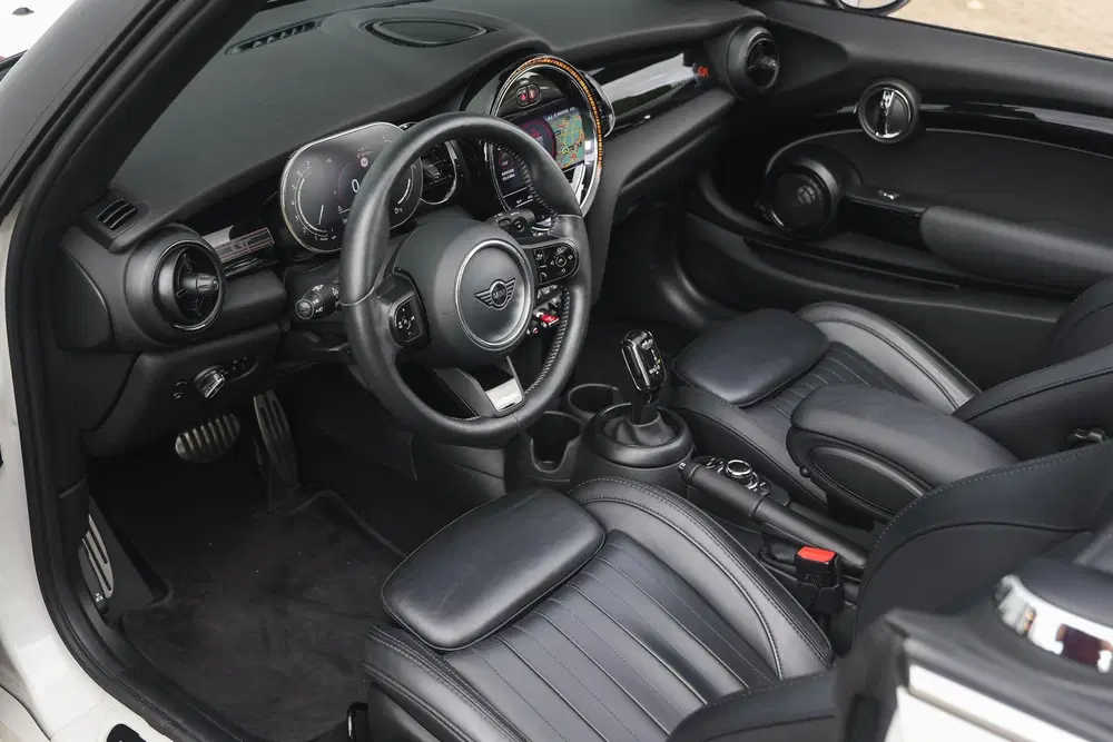Mini Cabrio Cooper S JCW Rockingham GT Automaat uit 2023, foto 3