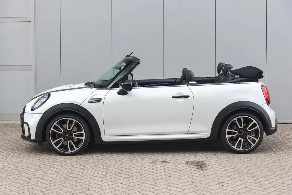 Mini Cabrio Cooper S JCW Rockingham GT Automaat uit 2023, foto 7