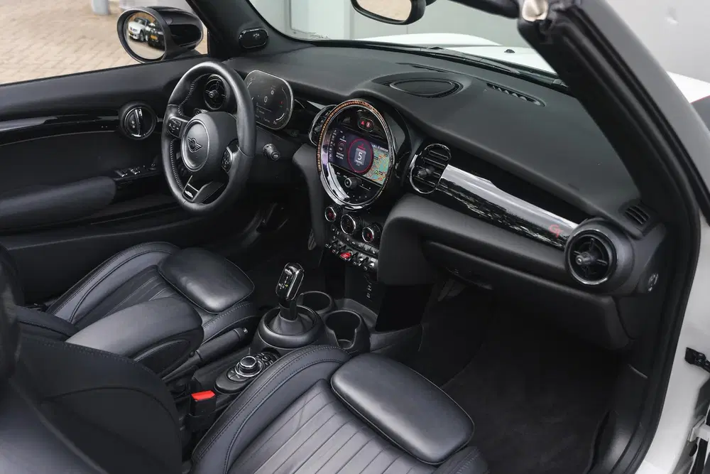 Mini Cabrio Cooper S JCW Rockingham GT Automaat uit 2023, foto 9