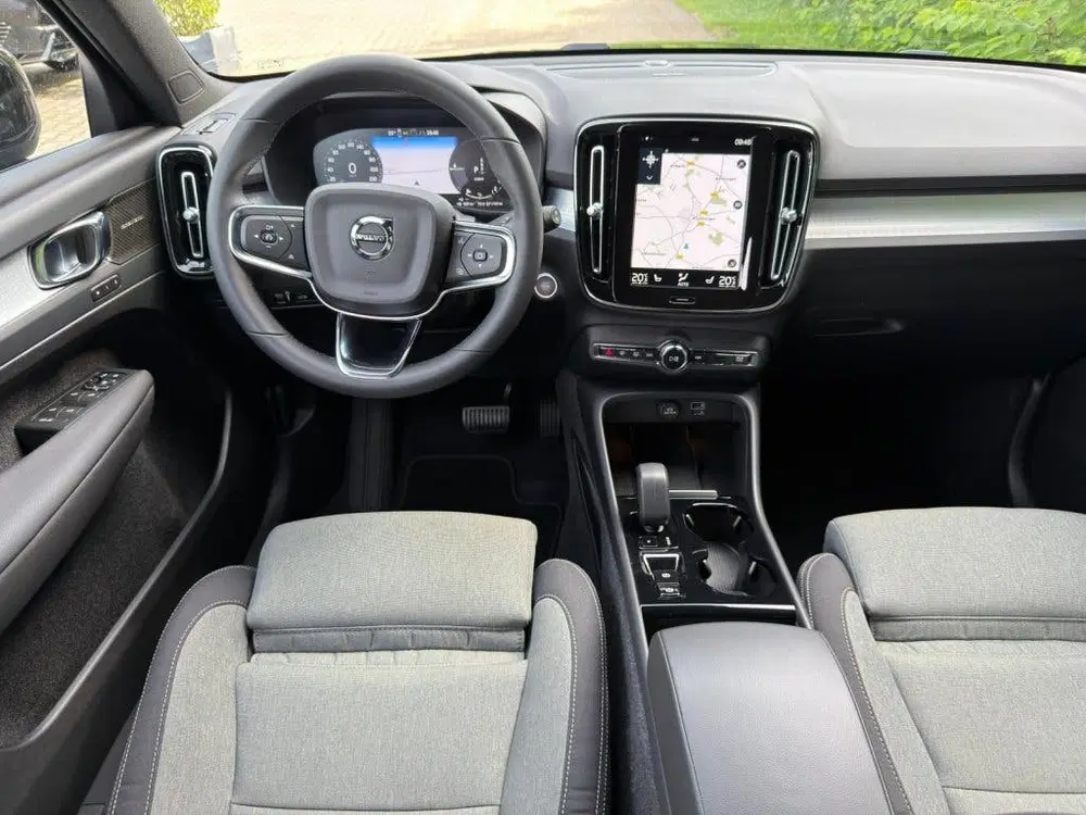 Volvo XC40 1.5 T5 Plus Dark uit 2022, foto 2