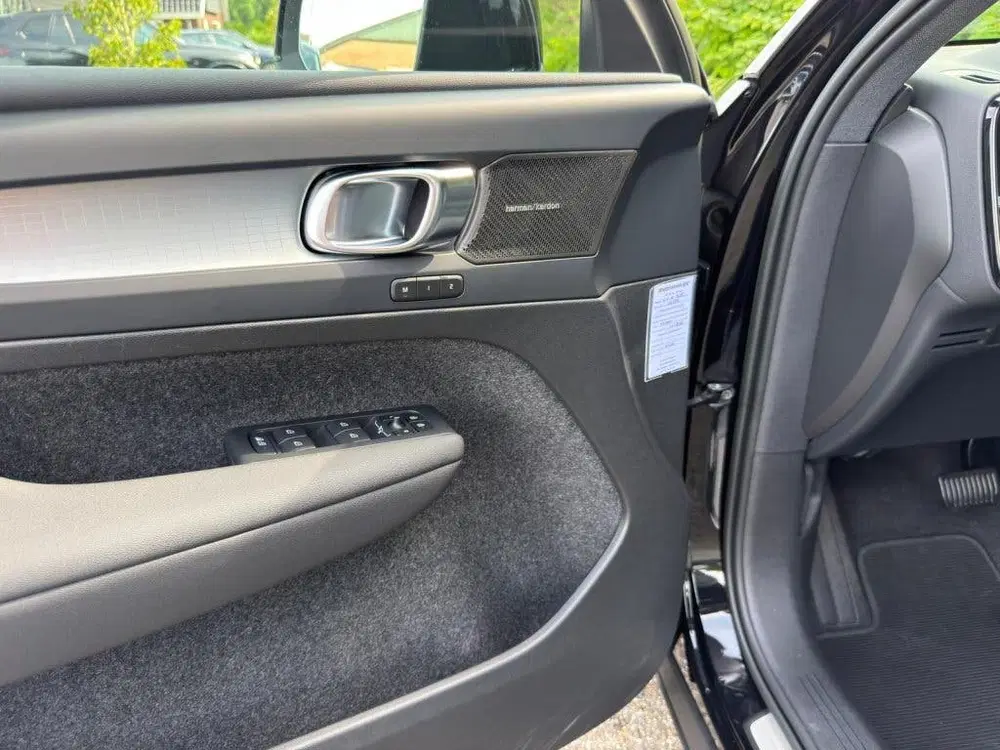 Volvo XC40 1.5 T5 Plus Dark uit 2022, foto 8