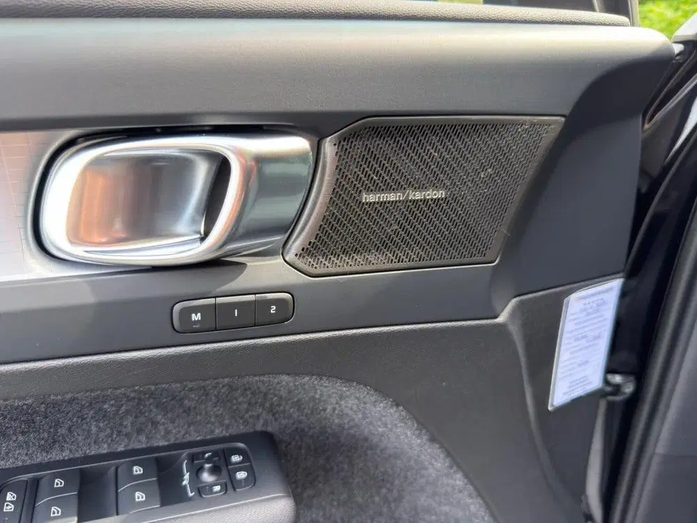 Volvo XC40 1.5 T5 Plus Dark uit 2022, foto 9