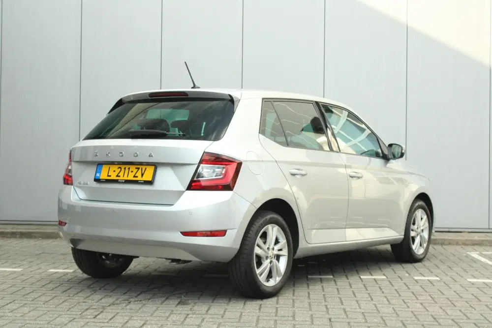Skoda Fabia 1.0 95pk TSI DSG Ambition uit 2021, foto 2
