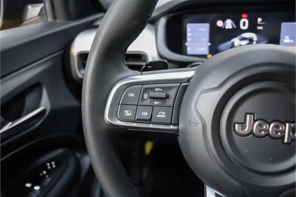 Jeep Avenger 1.2 e-Hybrid Altitude uit 2025, foto 11