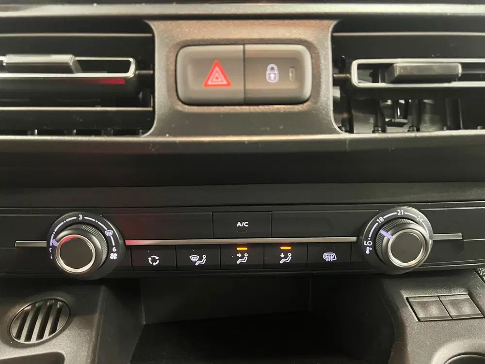 Peugeot Partner 1.5 BlueHDI Premium Navigatie Apple CarPla uit 2023, foto 13