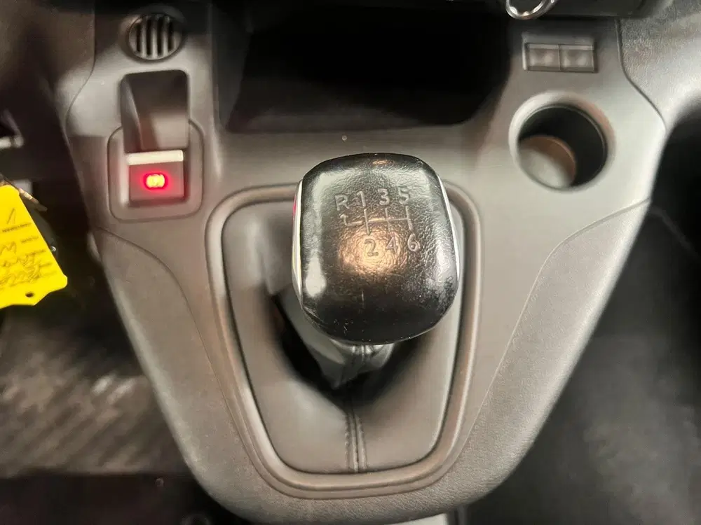 Peugeot Partner 1.5 BlueHDI Premium Navigatie Apple CarPla uit 2023, foto 15