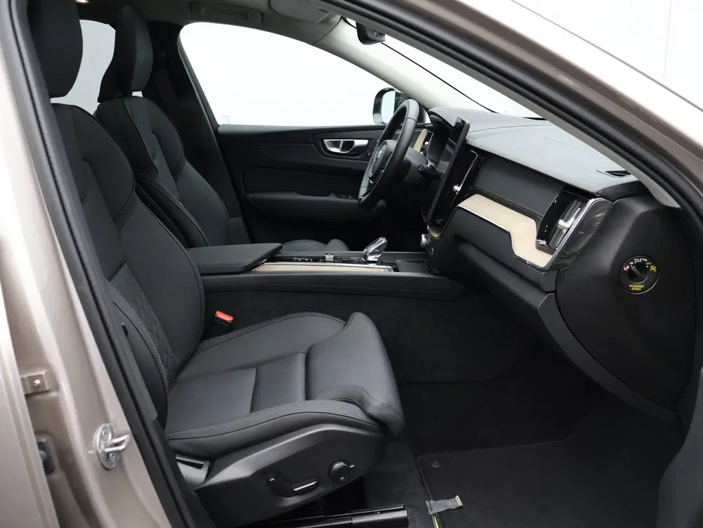 Volvo XC60 2.0 T6 Plug-in hybrid AWD Ultra Dark uit 2026, foto 8