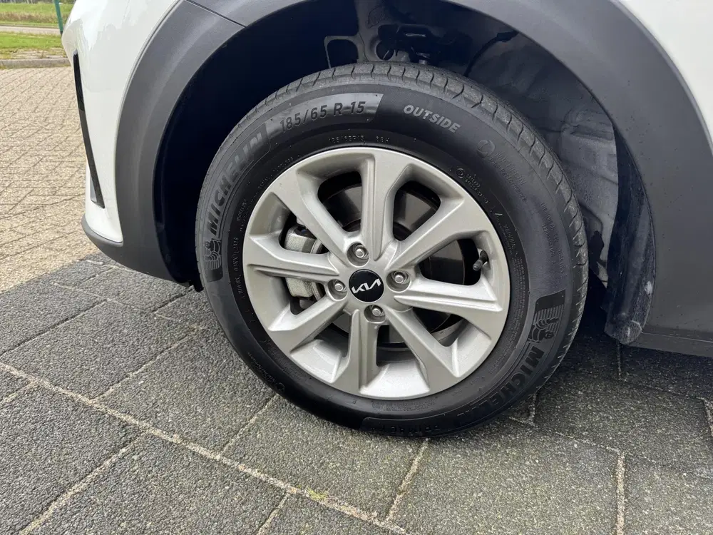 Kia Stonic 1.0 T-GDi MHEV DynamicLine uit 2024, foto 2