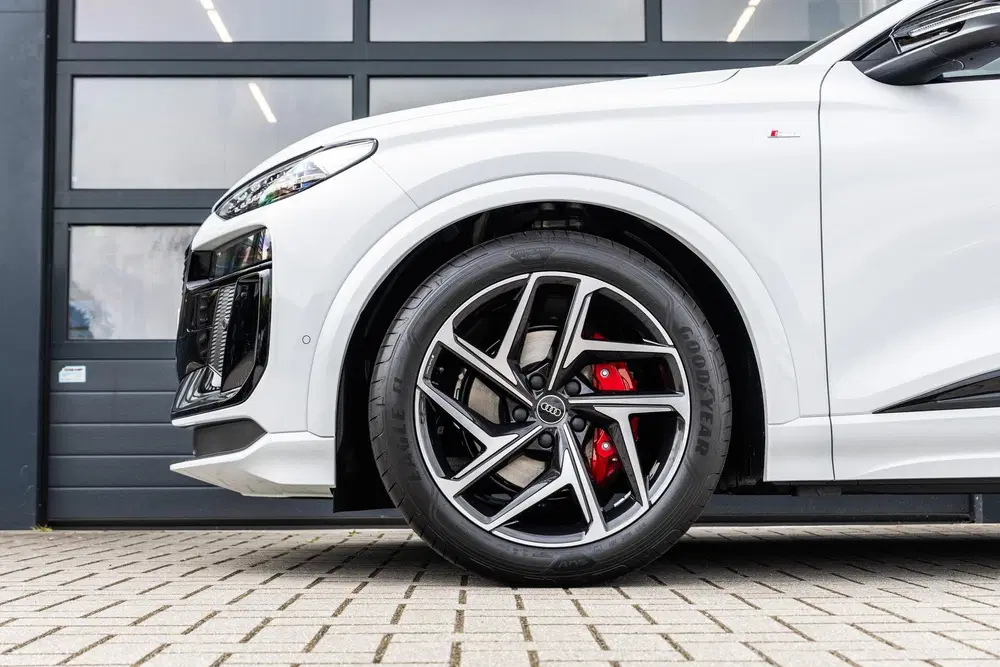Audi Q6 e-tron 252pk S Edition 83 kWh uit 2026, foto 13