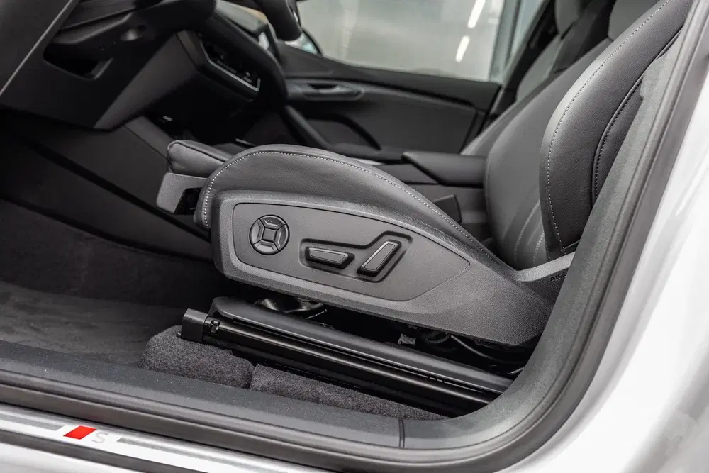 Audi Q6 e-tron 252pk S Edition 83 kWh uit 2026, foto 15
