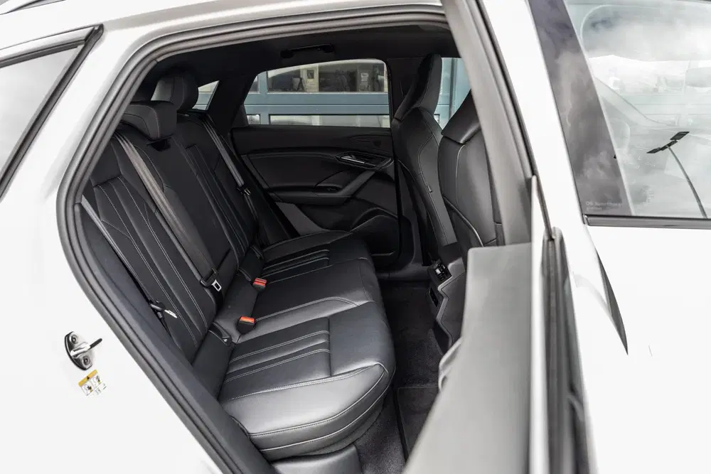 Audi Q6 e-tron 252pk S Edition 83 kWh uit 2026, foto 6