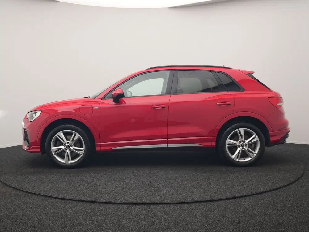 Audi Q3 45 TFSI e S Line PHEV 245pk Dealer O.H. uit 2024, foto 2