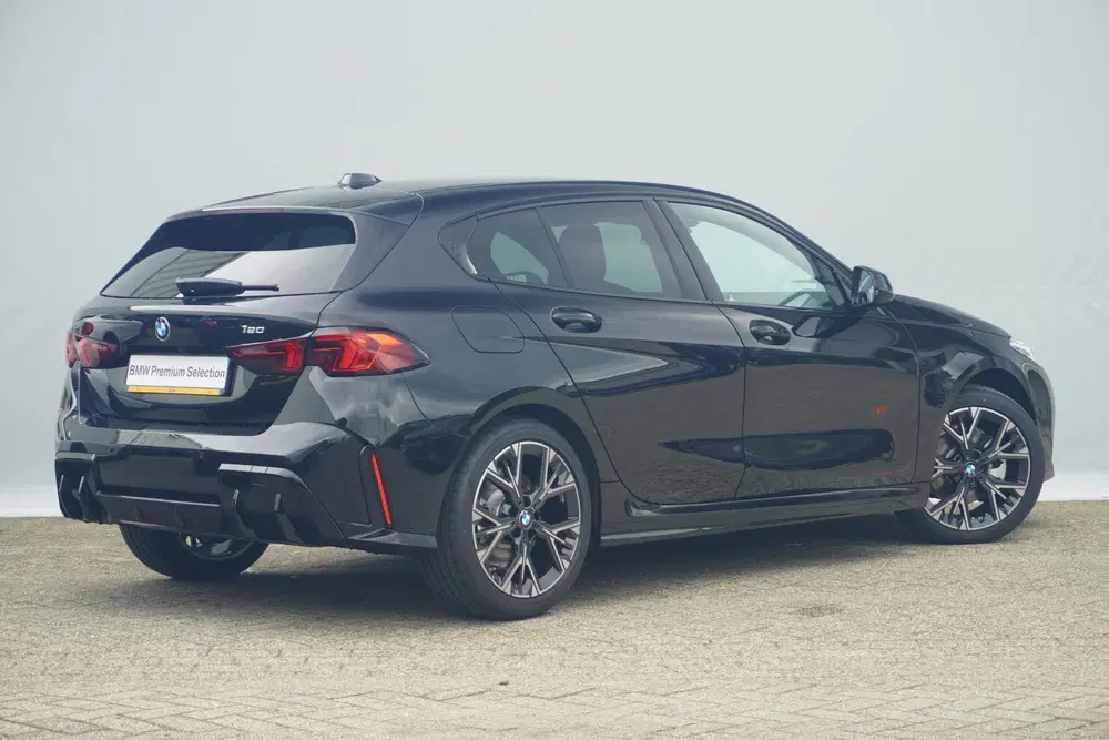 BMW 1-serie 5-deurs 120 uit 2026, foto 2