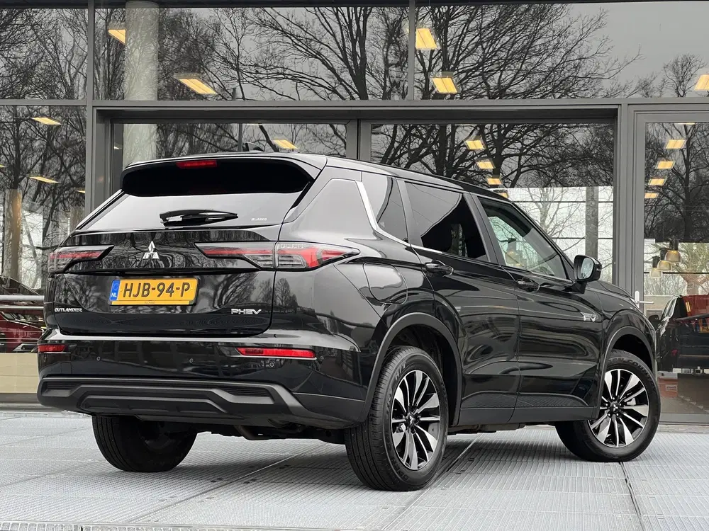 Mitsubishi Outlander 2.4 PHEV Intense 307PK uit 2025, foto 2