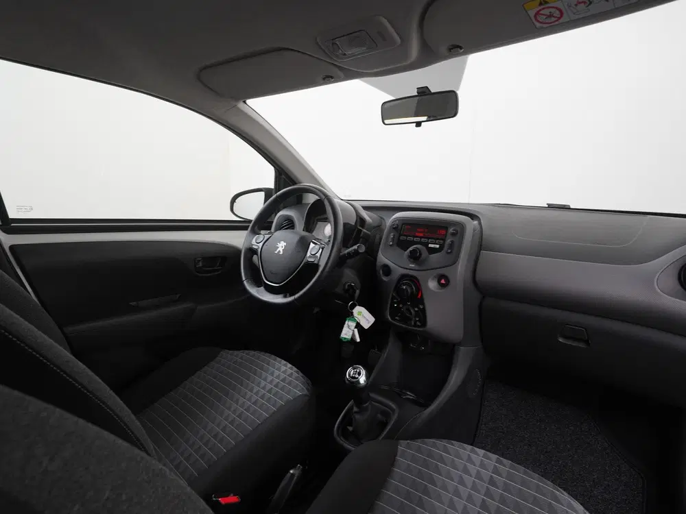 Peugeot 108 1.0 e-VTi Active uit 2021, foto 2