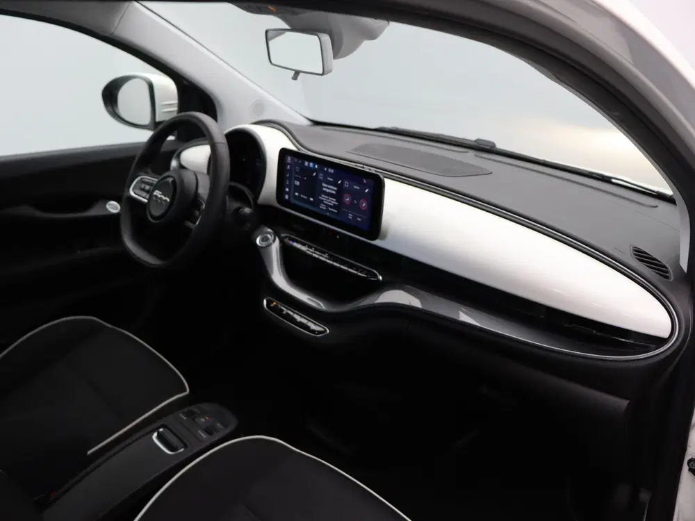 Fiat 500e Icon uit 2023, foto 3