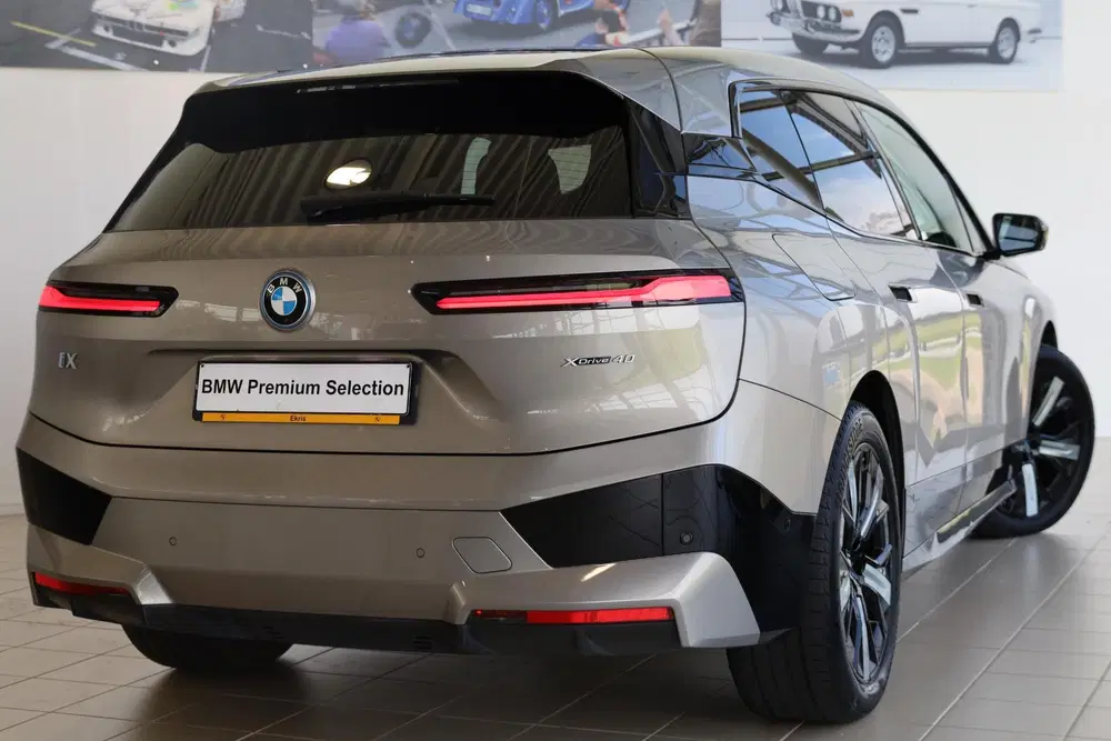 BMW iX xDrive40 Business Edition Plus 77 kWh uit 2023, foto 2
