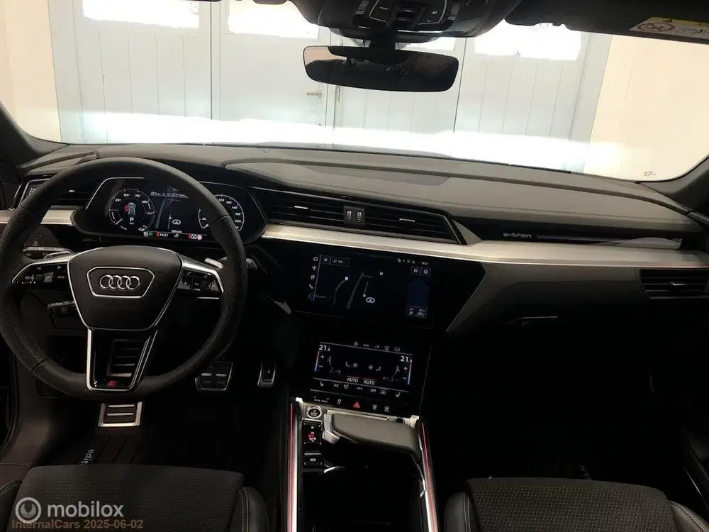Audi Q8 e-tron 55 quattro Edition Dakar 1 of 99 uit 2024, foto 8