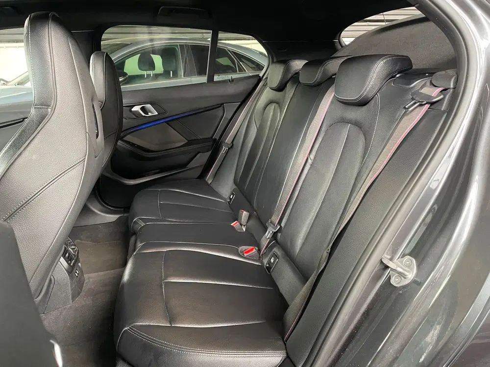 BMW 1-serie 120i High Executive Edition M PANO CAMERA uit 2021, foto 11