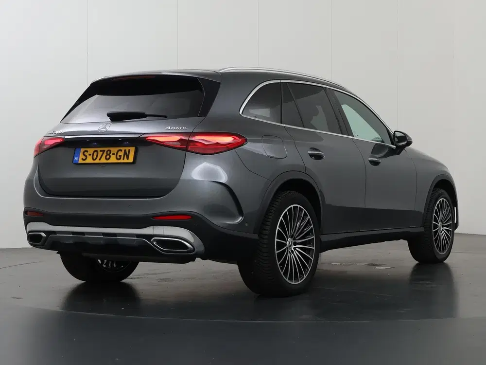 Mercedes-Benz GLC 300e 4MATIC AMG Line uit 2023, foto 2